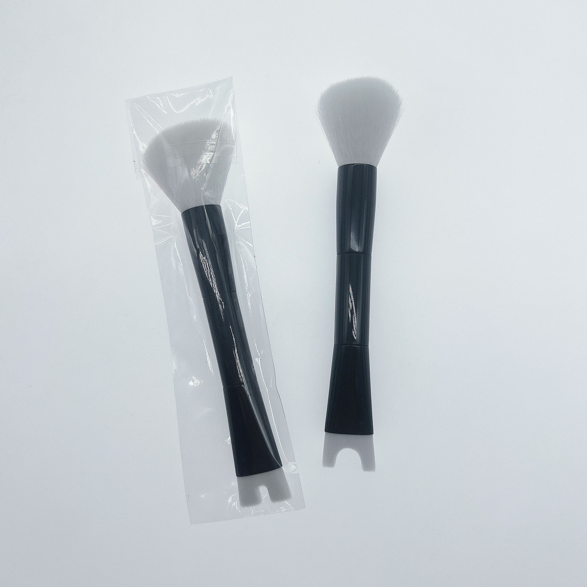 Nueva caliente de doble cabeza en forma de U nariz sombra polvo cepillo único portátil de alto brillo cepillo Fundación corrector maquillaje belleza herramientas