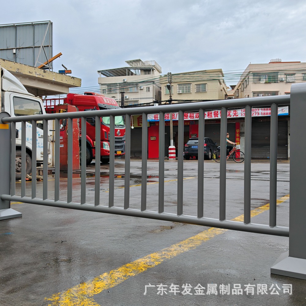 机非隔离栏市政道路组合式不锈钢隔离防撞柱车人行道市政护栏
