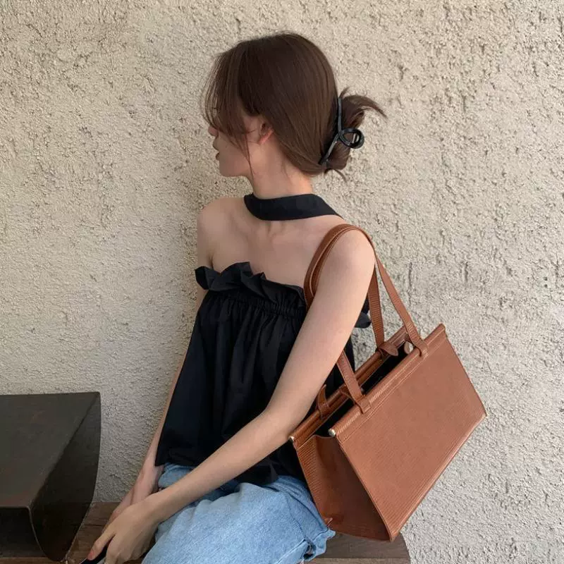 Женская кофточка с бретелькой во французском стиле, летний дизайн с уникальным нишевым стилем, популярная в Instagram, сексуальный короткий топ без бретелек.