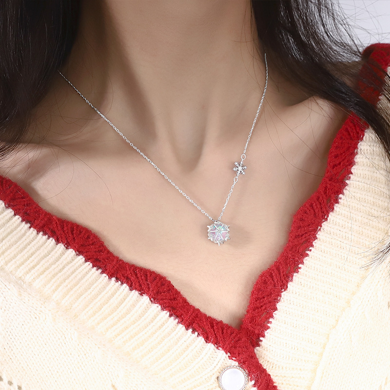 Dream Snowflake Necklace 2021 new pattern Light extravagance A small minority Sense of design Cold temperament fairy clavicle