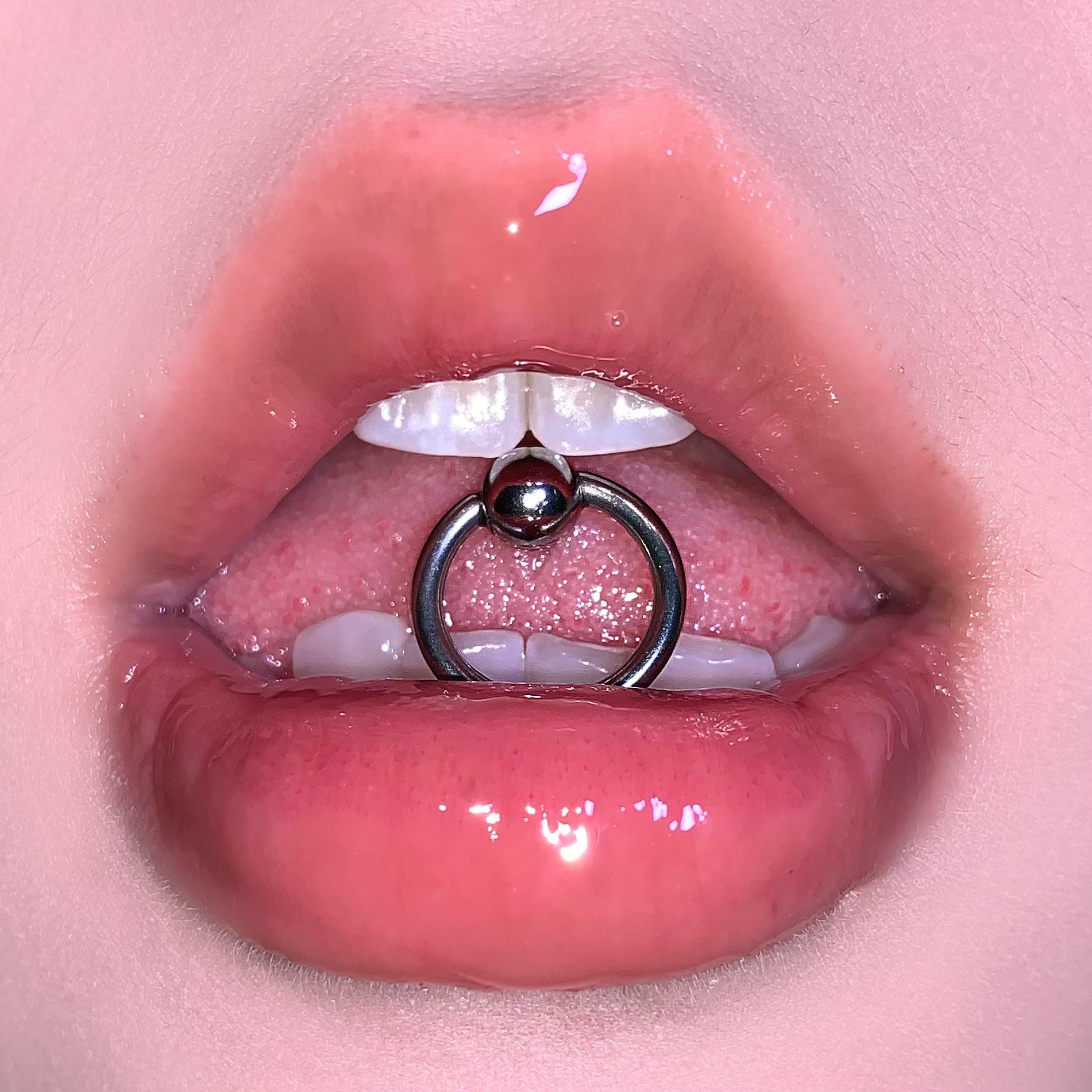 Silver pointed spike labret stud material detail