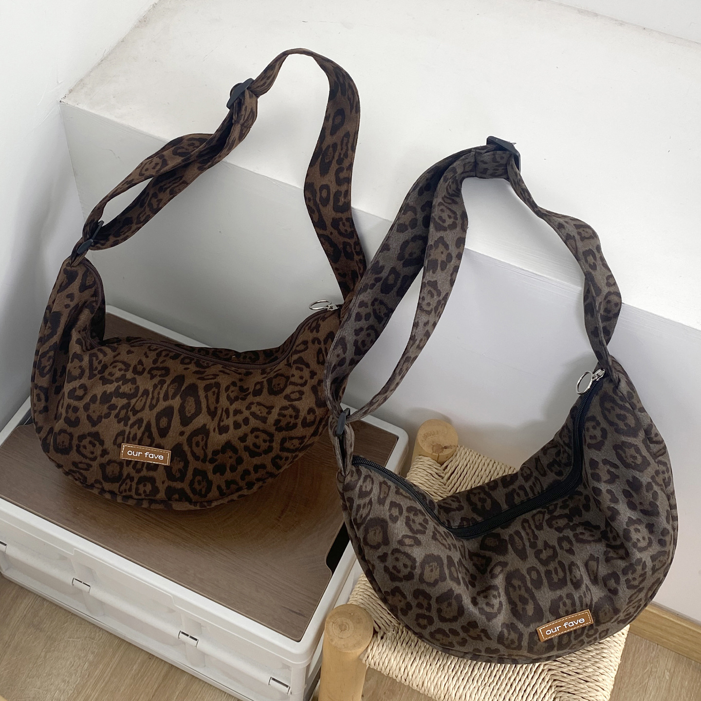 韩版复古豹纹斜挎牛角包大容量通勤女休闲个性时尚简约单肩斜挎包