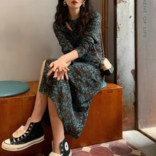 2025春秋新款法式复古温柔风长裙设计感气质显瘦开叉碎花连衣裙子