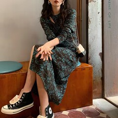 2025春秋新作 フレンチレトロ 優しい雰囲気 ロングワンピース デザイン性抜群 細見え効果 スリット入り 花柄ワンピース