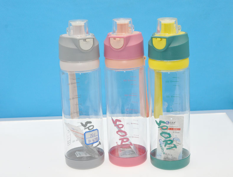 Nueva taza de agua de plástico estudiante portátil deportes al aire libre pato paja taza de agua deportes espacio taza se puede utilizar como logotipo