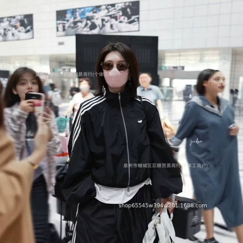 Song Yuqi's Same Style Korean Version of the Popular Funnel Collar Sports Casual Early Spring Thin Loose Sun Protection Jacket Song Yuqi's Same Style Korean Version of the Popular Funnel Collar Sports Casual Early Spring Thin Loose Sun Protection Jacket