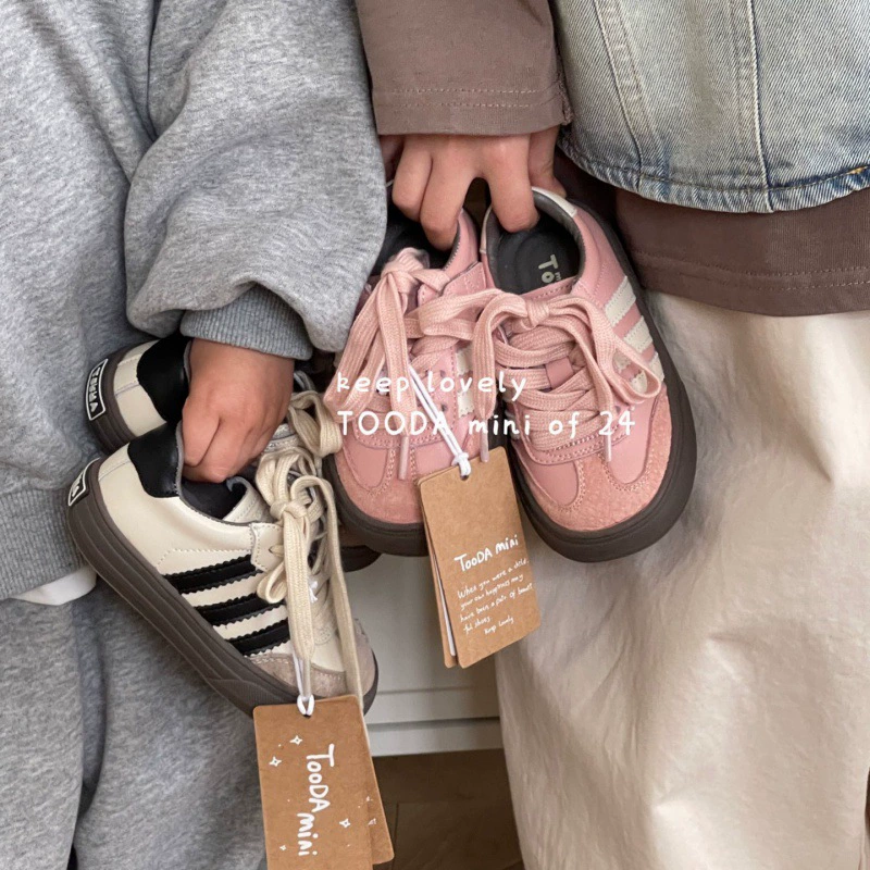 Весенняя обувь для мальчиков, девочек, морали, весенняя модель 2024 новые детские повседневные дикие наклейки на липучку, детские кроссовки