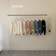 2025早秋新款字母刺绣V领彩色扣长袖针织开衫女宽松薄款打底上衣