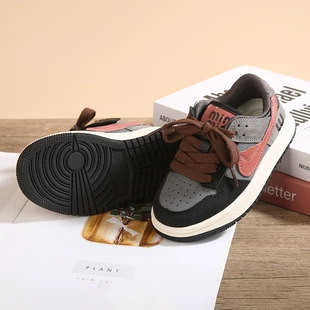 Детские спортивные кроссовки в корейском стиле серые на мягкой подошве