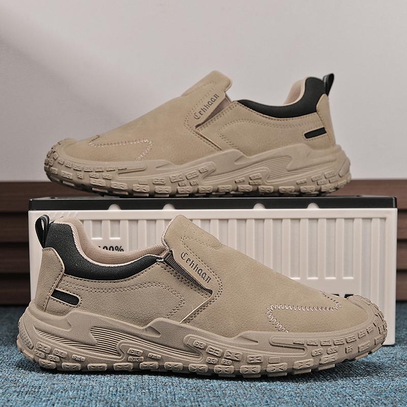 Zapatos de hombre 2025 verano nuevo estilo simple y ligero zapatos de conducción de un pie zapatos de moda perezosos zapatos casuales de suela blanda de seguro laboral hombres