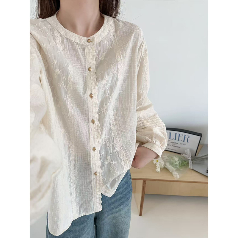 Round-neck lace embroidered long-sleeve shirt for women, featuring a vintage style with gold buttons, a loose fit, and lantern sleeves, creating an elegant and stylish look. ZYX Round-neck lace embroidered long-sleeve shirt for women, featuring a vintage style with gold buttons, a loose fit, and lantern sleeves, creating an elegant and stylish look. ZYX