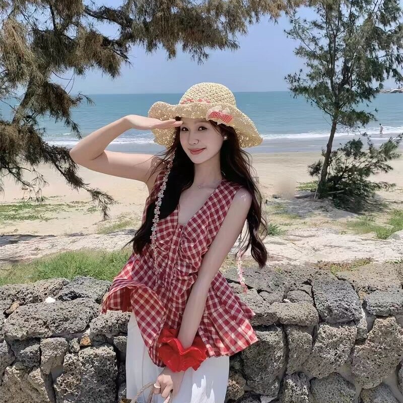 Forever21 Sweet and Unique Red Plaid V-Neck Waist-Cinching Tank Top for Women, Spring Vacation Style Sleeveless Camisole Top
