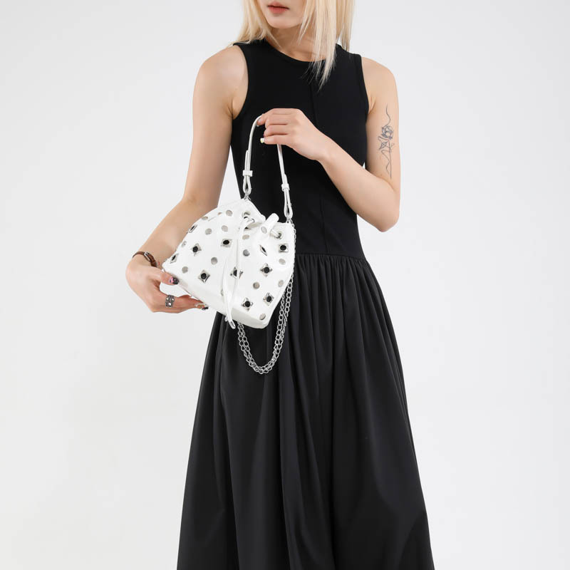 Bolso de cubo de textura transfronteriza 2025 nuevo bolso Gypsophila remache bandolera moda cadena bandolera mujer