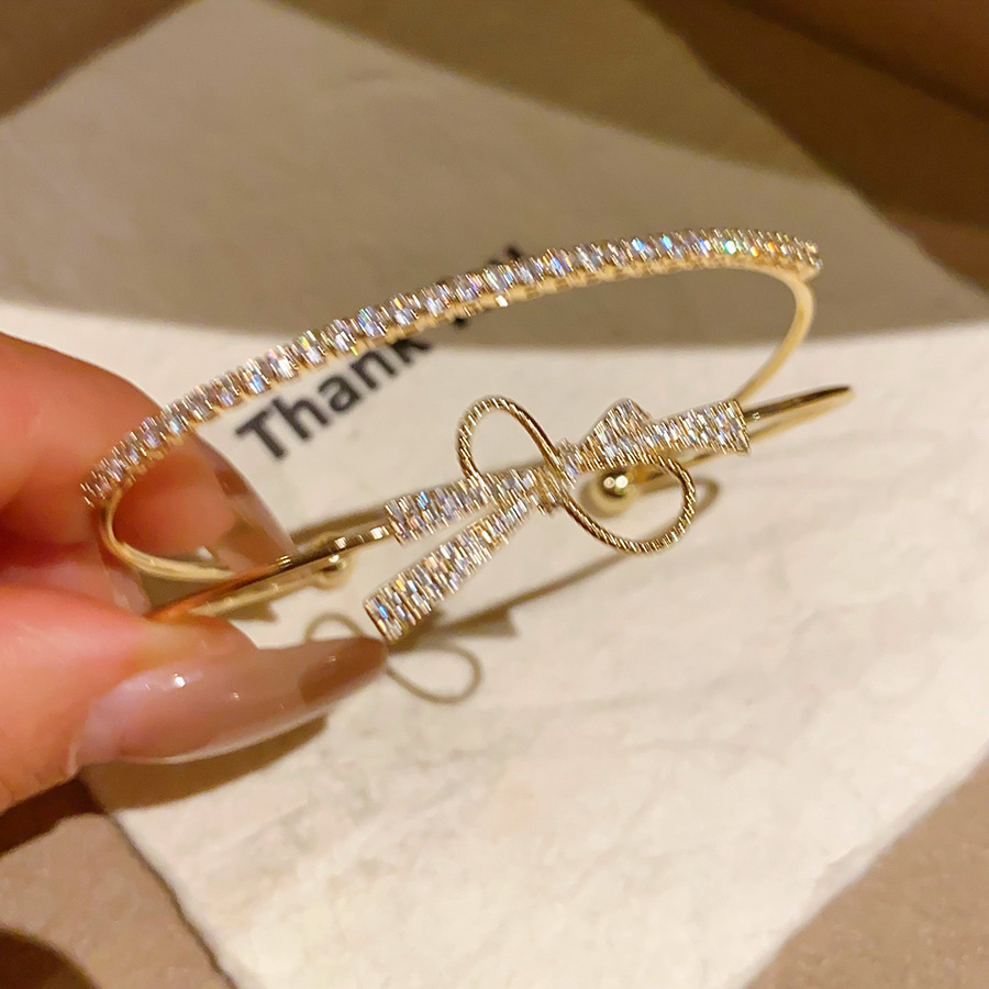 El temperamento francés arco de zircon pulsera de doble capa dulce ins pulsera de viento lujoso ligero de alto nivel sensación de joyas versátiles para mujeres