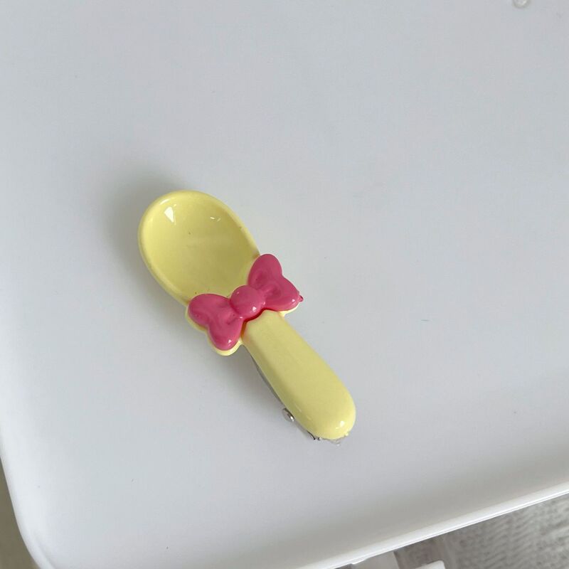 メーカー卸売りの蝶結びの自嘲熊の人形の乾燥ご飯のスプーンのクリップは綿の人形の部品のアヒルの口のクリップを飾ります。|undefined