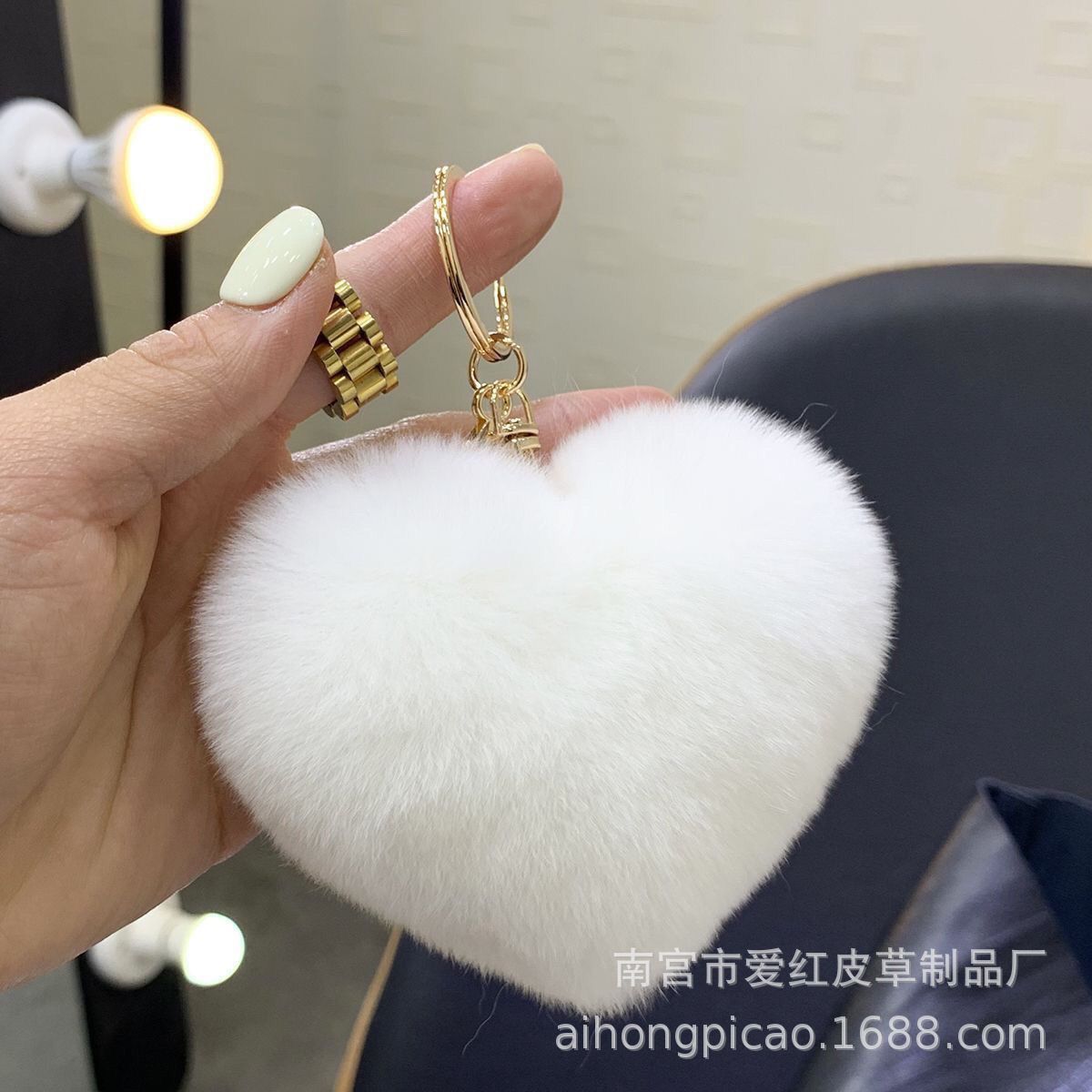 Fábrica al por mayor imitación de piel de conejo rex colgante de amor multicolor felpa corazón de melocotón llavero bolso en forma de corazón colgante de hebilla de anillo redondo