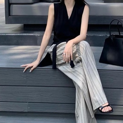 Chic High-End Set Black Sleeveless Fashion Tank Top for Women Summer Color Block Striped Casual Pants Two-Piece Set