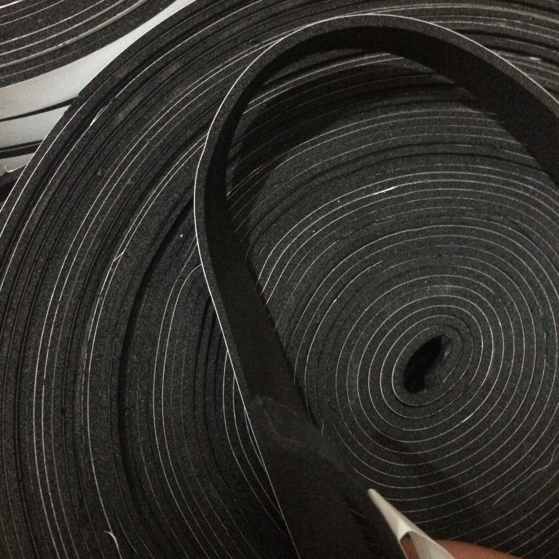 供应 自带粘胶EVA泡棉密封条 三元乙丙发泡隔音密封条 免费拿样