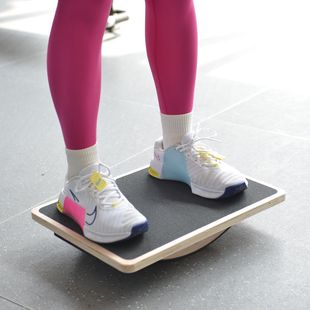 Square wooden balance board two-way training balance artifact non-slip mute fitness ankle strengthening trainer