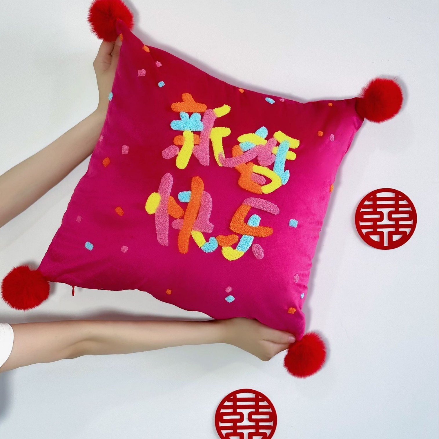 свадьба с розово-красной конфетой