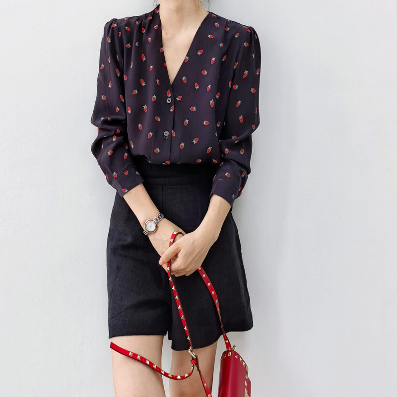 Manufacturer Clearance French Sweet V Neck Strawberry Print Short-Sleeved Silk Shirt Women's Mulberry Silk Shirt Dropshipping