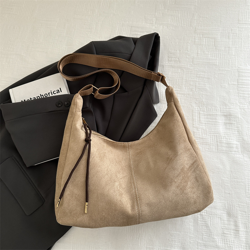 Bolso de mujer otoño y invierno 2024 nuevo estilo retro nicho tendencia brazo bolso universal bolso de hombro diario
