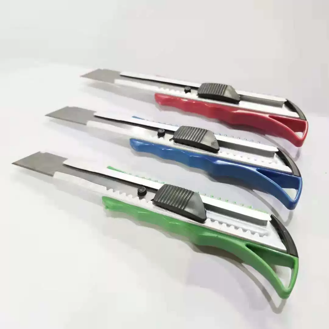 Юньнань Куньмин один юань два юаня киоск небольшой товар нож для резки бумаги художественный нож коробка 100 штук