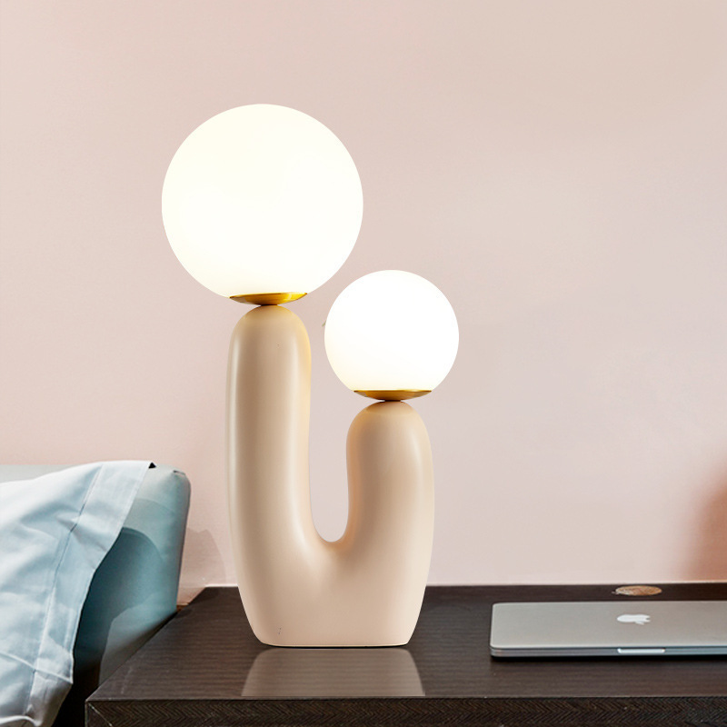 Decoración del dormitorio LED encantador cabezal de cama decoración nórdica lámpara de escritorio lámpara de escritorio dibujos animados lujosos simple sala de estar personalidad inquilino luz