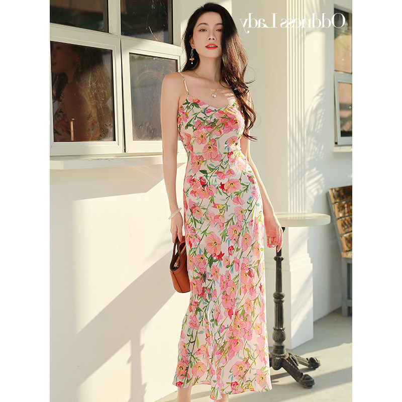 2026 New Style Silk Spaghetti Strap Long Dress, High-End Elegant Dress for Women, Suitable for Summer Photoshoots 2026 New Style Silk Spaghetti Strap Long Dress, High-End Elegant Dress for Women, Suitable for Summer Photoshoots