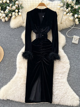 法式复古感V领绑带收腰丝绒连衣裙女心机褶皱修身开叉小黑裙