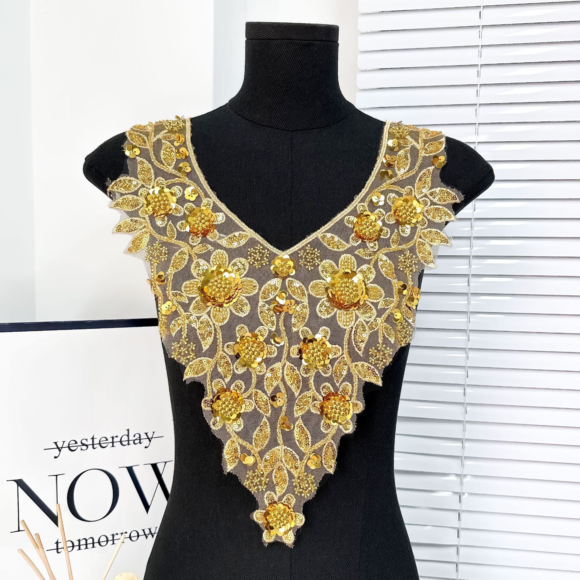 Dorado bordado perlas bordado V-collar hilo de malla encaje cosido accesorios de collar vestido cheongsam traje de baile accesorios de vestido
