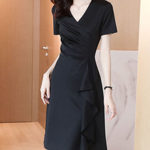 2024新款气质开叉小黑裙显瘦不规则赫本风连衣裙显瘦修身夏季批发