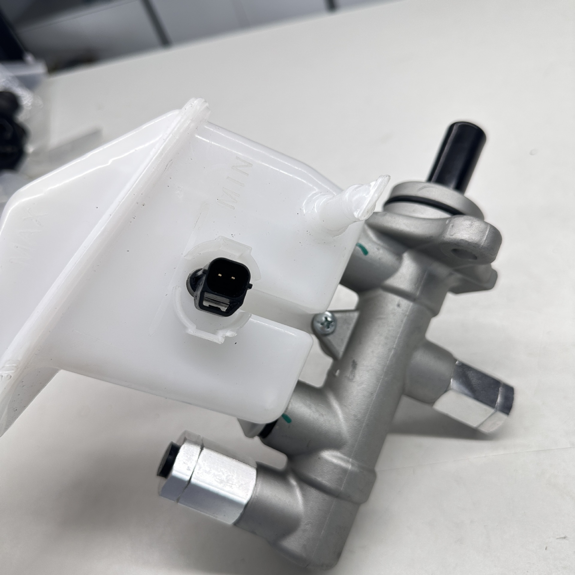 Suitable for Kia Rio Brake Master Cylinder 58510-1g000 58510-1g010