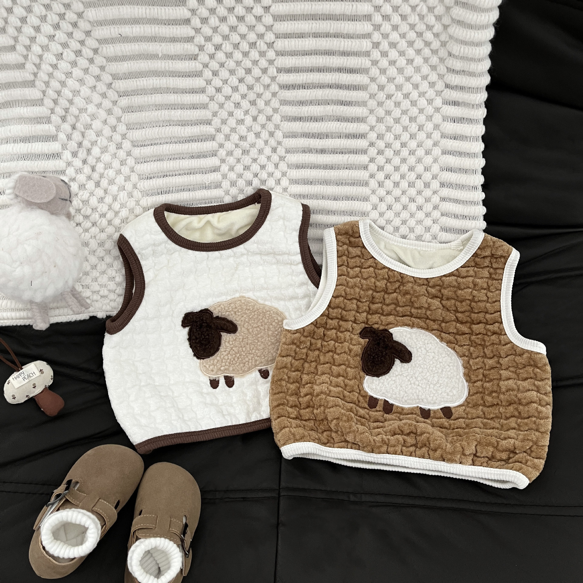 Bebés y niños pequeños nuevos invierno ropa de bebé invierno lindos dibujos animados bebés engrosados chalecos de hombro de peluche chaqueta de moda