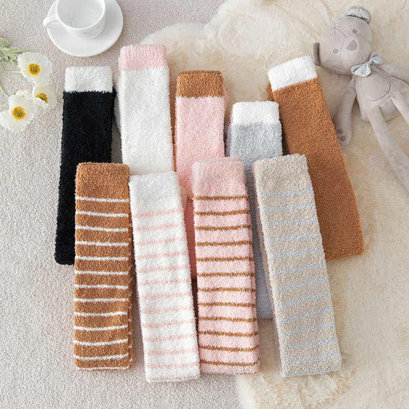 Cálidos calcetines universitarios japoneses de otoño e invierno de las mujeres largos sobre la rodilla calcetines altos JK calcetines de mujer de lana de coral engrosado alargado