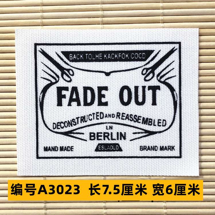 Sombrero, pantalón, equipaje, ropa para bebés, ropa para mascotas, ropa para niños, accesorios de ropa, etiquetas de tela, insignias, accesorios de marca registrada 4 muestras