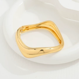 耳环;项链;手镯