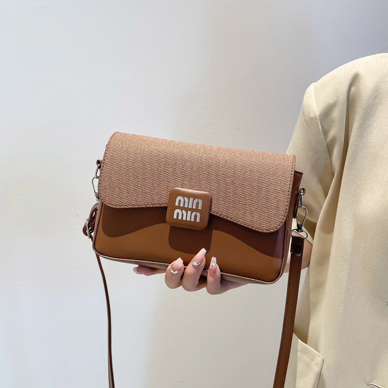 Bolso de mujer de viaje 2025, nuevo estilo coreano de moda de verano, sensación de alta calidad simple, bolso de hombro único, bolso pequeño