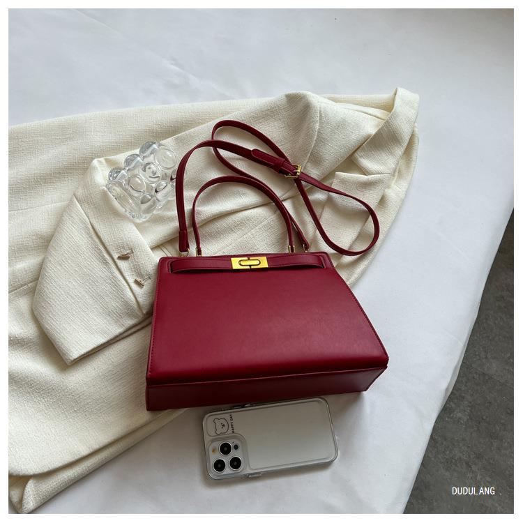 Flip Cover Closure Type Women's Medium Pu Leather Solid Color Vintage Style Classic Style Square Flip Cover Crossbody Bag