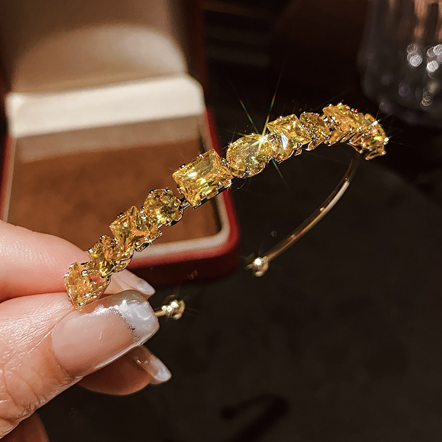 Golden yellow square bracelet with zircon