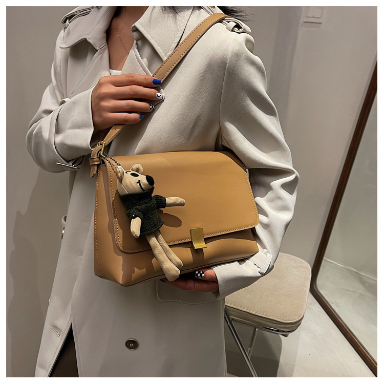 Casual Retro Solid Color Lock Square Shoulder Bag Wholesale Nihaojewelry display picture 7