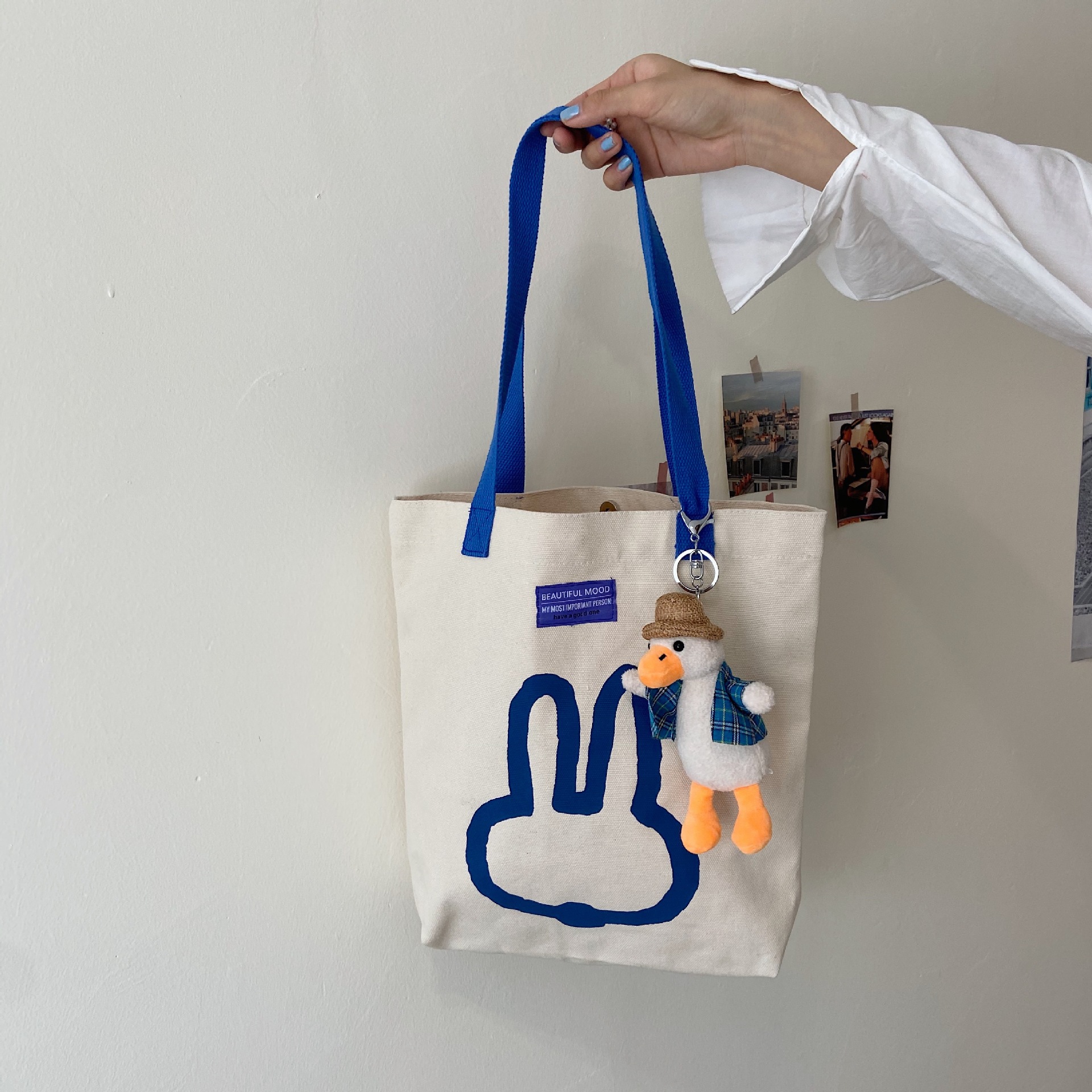 08312 Cartoon printed single-shoulder canvas bag, Japanese style, Korean version canvas bag, student large-capacity hand-held women's bag for commuting Application Scenario