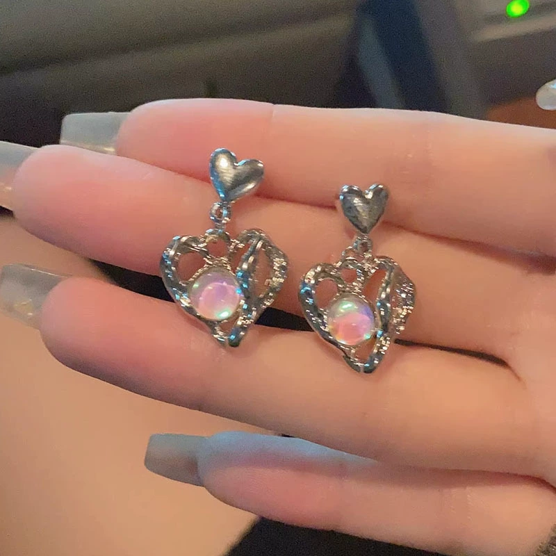 Серебряная игла, дизайнерские серьги, коллекция 2023 года, тренд сезона