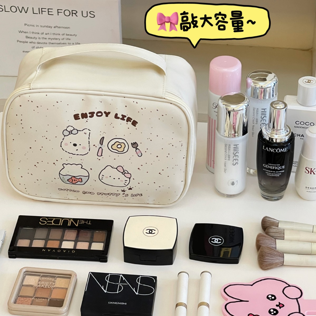 Bolsa de cosméticos original linda tridimensional de gran capacidad 2025 nueva bolsa de almacenamiento de partición portátil femenina bolsa de almacenamiento de cosméticos