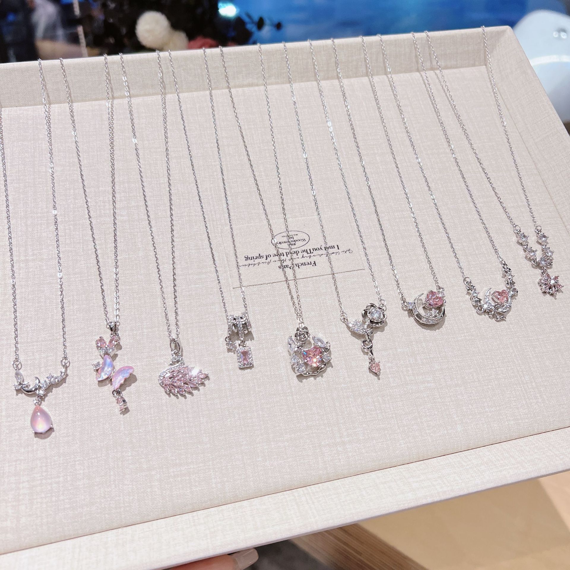 Light Luxury Heart-Shaped Pink Zirconium Necklace for Women, Ins Style, Minimalist Fashion, Versatile Niche Design Clavicle Chain