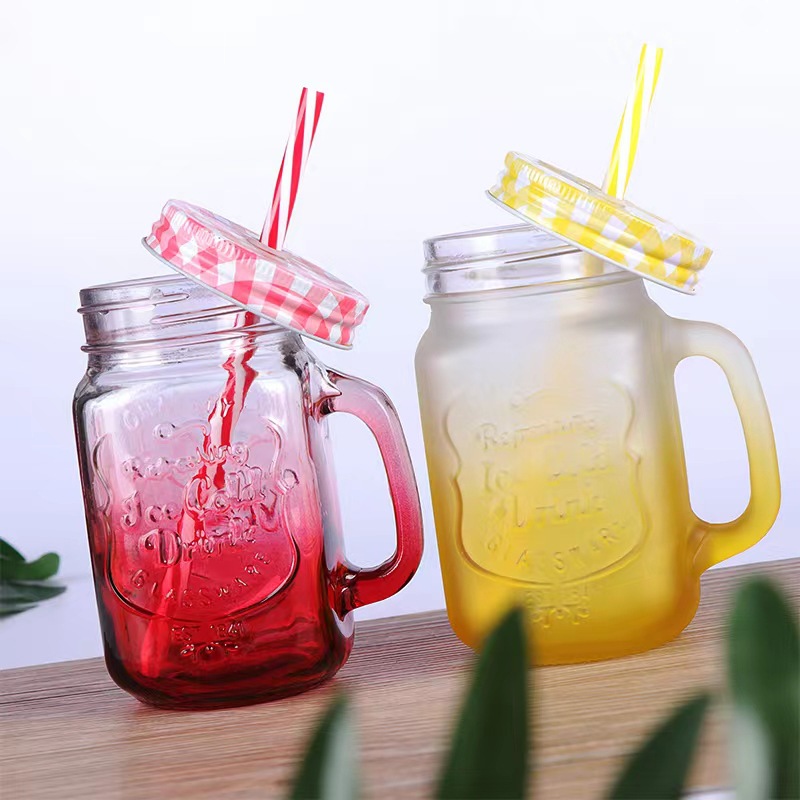 Fábrica al por mayor Polla taza Internet celebridad gradiente color Mason taza paja vidrio taza con mango fútbol taza de agua