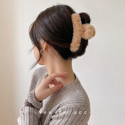 the republic of korea Autumn and winter Maomao Grip Plush Hairpin Hindbrain Hair caught French Elegance Sharks clip Card issuance Headdress