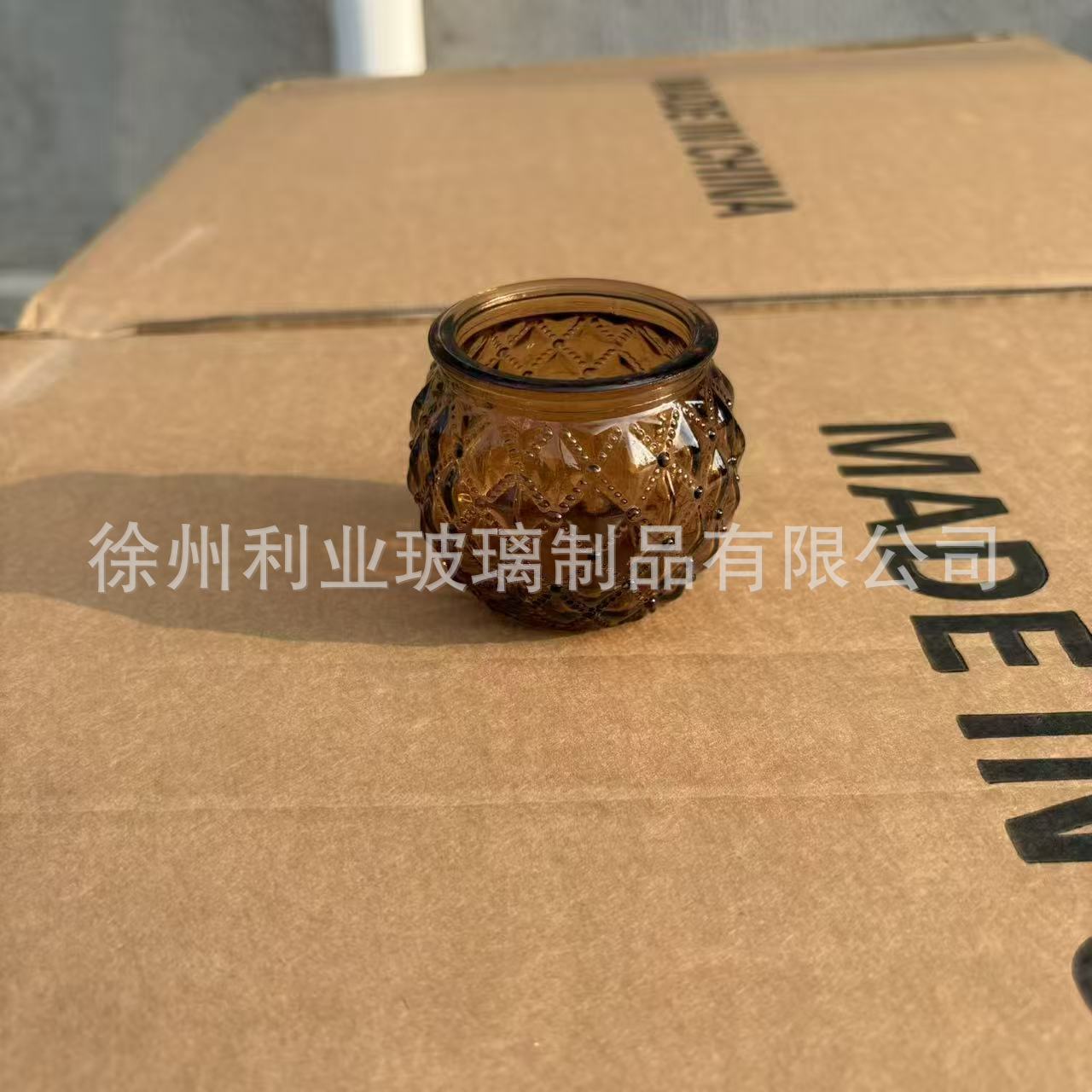 Amazon transfronterizo se especializa en candelabros de vidrio en relieve, juegos de candelabros de incienso de colores, tazas de velas a rayas, candelabros a rayas, estampados en Ling