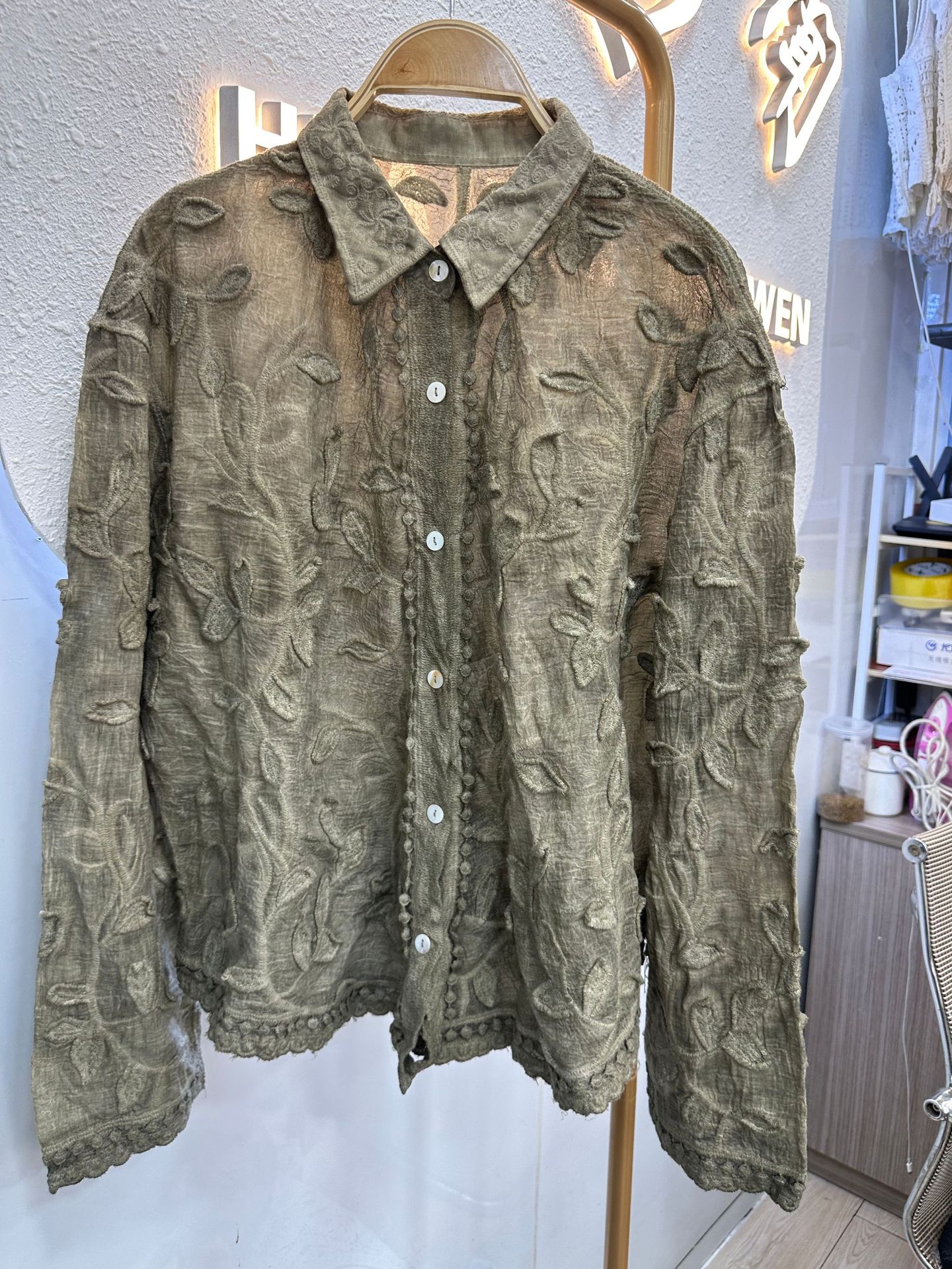 French-style Romantic And Exquisite Three-dimensional Jacquard Collared Shirt For Women, 2025 Spring New Loose Vintage_ecoleips.com