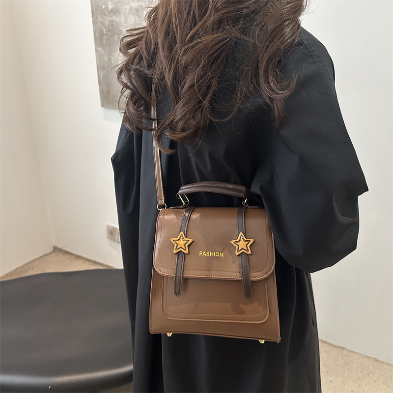 2024 otoño y invierno tendencia de nicho nuevo tipo de mochila de hombro para mujeres moda casual versátil mochila de viaje casual